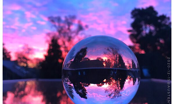 Bilder des Tages – Bloody Sunrise