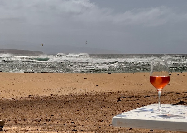 Ein windiger Wohlfühltag in El Cotillo – Lava, leere Strände und geheime Pläne